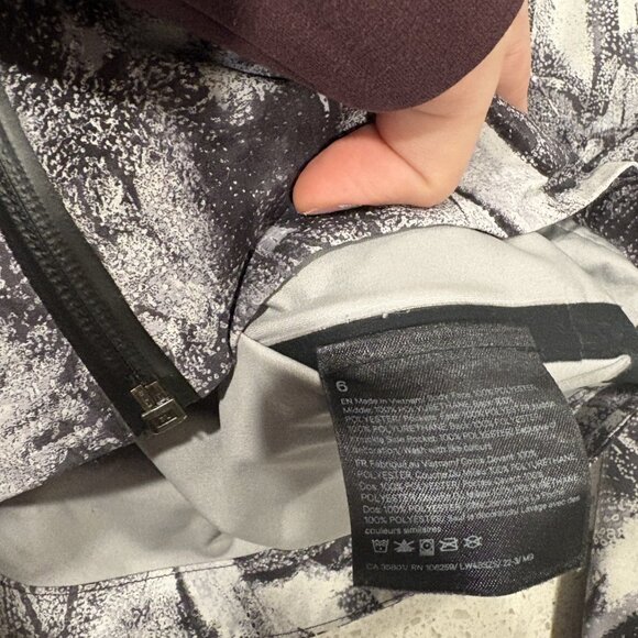 Lulu Lemon Break a Trail Jacket Size 6 - Picture 2 of 2